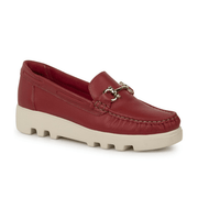 Rio de Luz - Mocassim feminino em couro legítimo carmim com sola tratorada off-white e fivela dourada